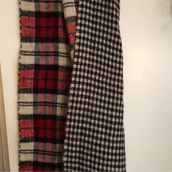 Steve Madden wide houndstooth plaid scarf - Picture 1 of 4